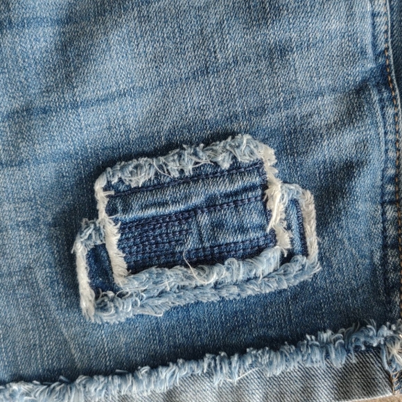Time and Tru Ladie's Denim Shorts - Picture 6 of 7